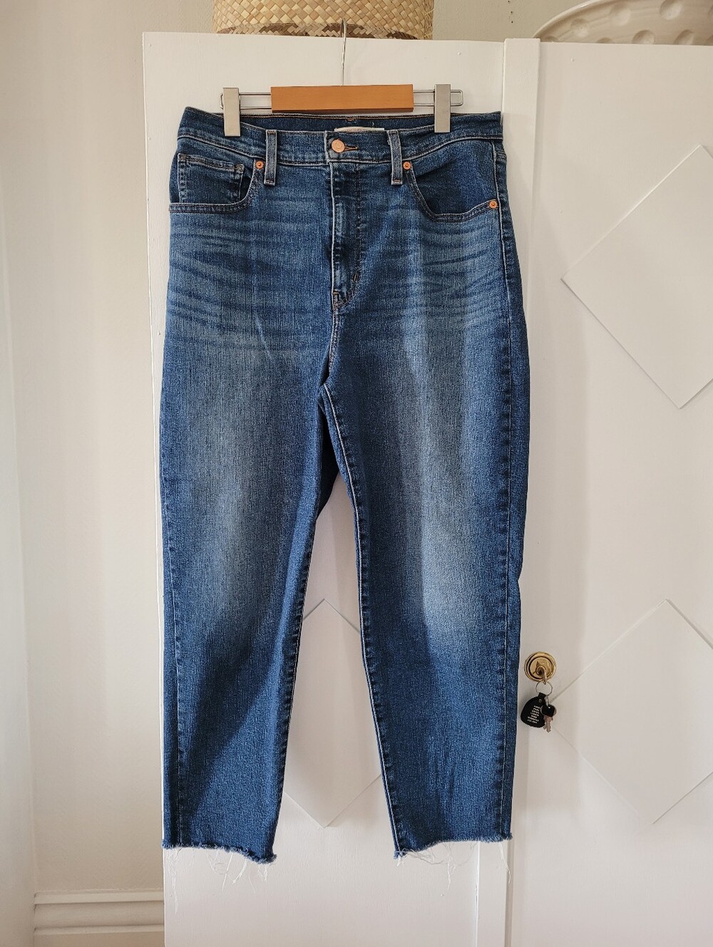 LEVIS RED TAG MOM JEANS SZ 31